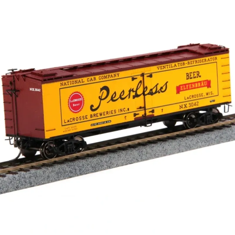 MTH 80-94023 HO Woodside Reefer LaCrosse Breweries #3042 - Your Source for Gaming Essentials* Clearance