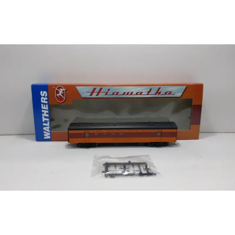 Walthers 932-9201 HO Scale Milwaukee Road 1955 Twin Cities Hiawatha RPO Car - Your Source for Gaming Essentials* Online